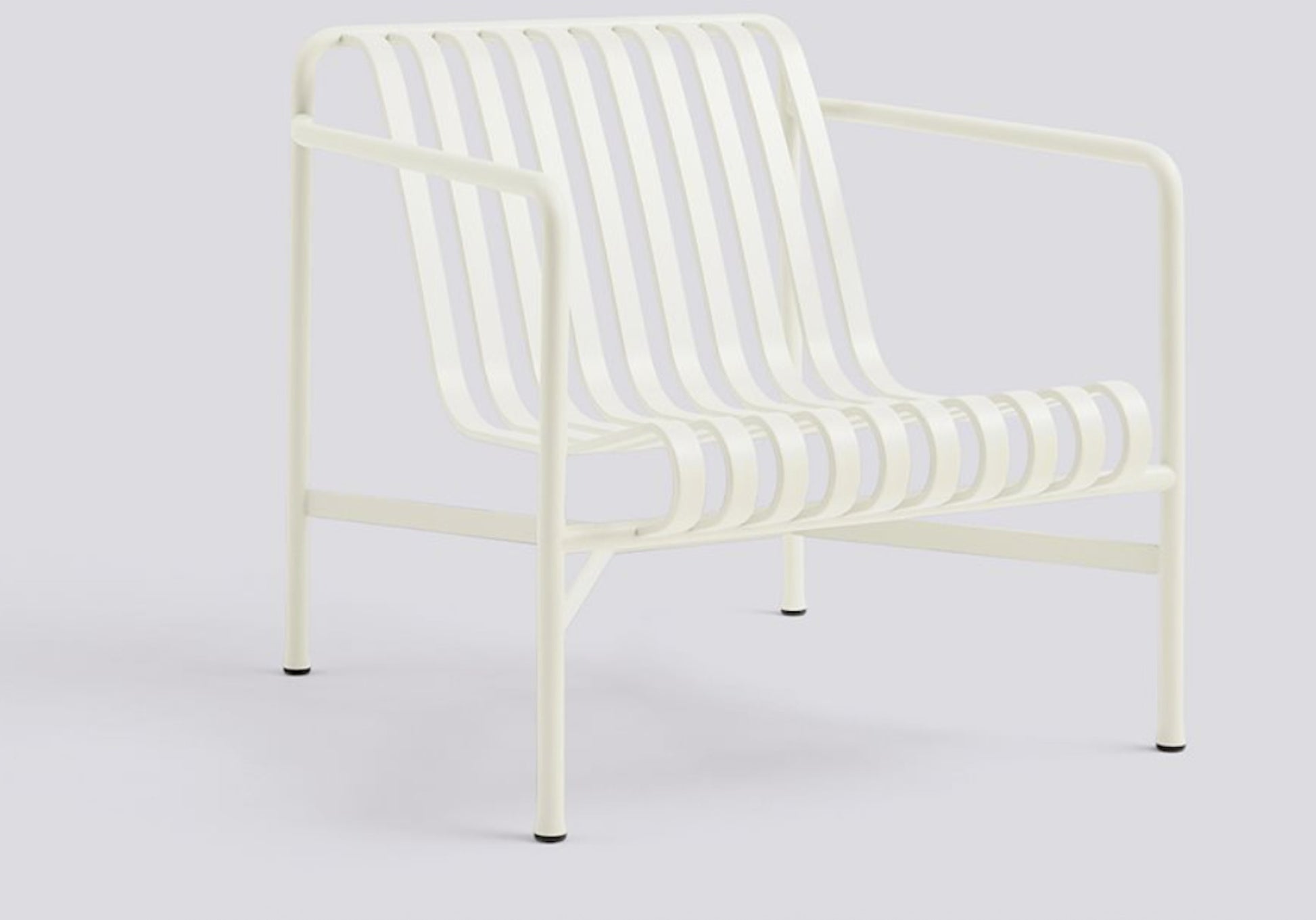 Fauteuil de jardin lounge en métal crème Palissade - HAY — 391328.jpg