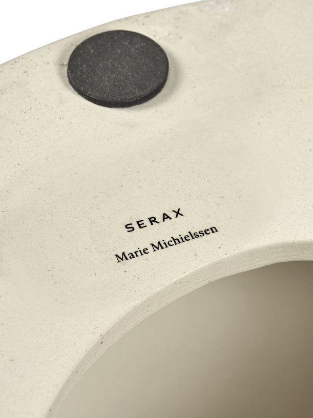 table-d-appoint-en-gres-vert-fonce-40x49cm-caro-serax-4