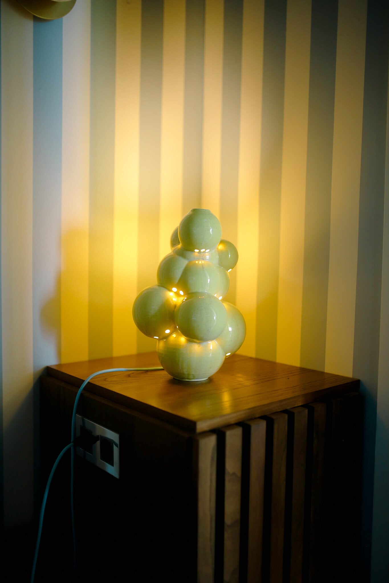 Lampe en faïence céramique émaillée jaune vanille Argon - Bello & Bello — 393452.jpg