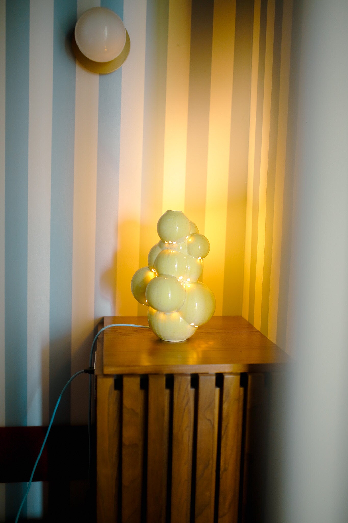 Lampe en faïence céramique émaillée jaune vanille Argon - Bello & Bello — 393453.jpg