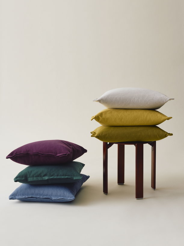 coussin-en-coton-et-lin-olive-55x60cm-plica-hay-3