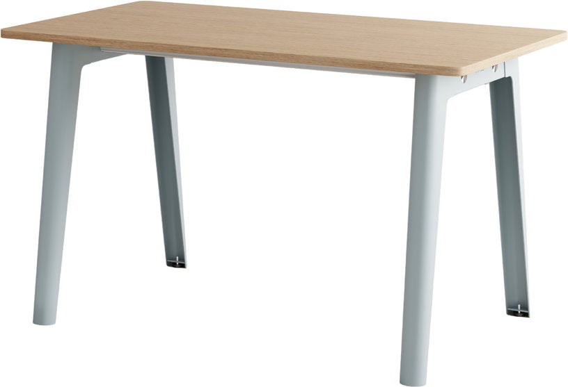 bureau-en-chene-eco-certifie-130-x-70-cm-pietements-bleu-pale-new-modern-tiptoe-1