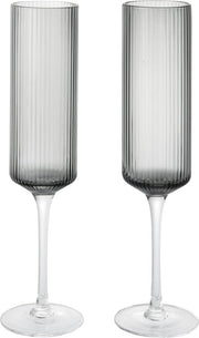 flutes-a-champagne-en-verre-fume-22x6cm-ripple-ferm-living-1