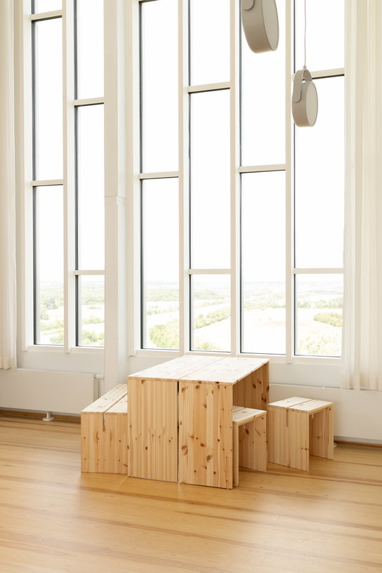 table-en-pin-naturel-124x39cm-join-in-karup-design-10