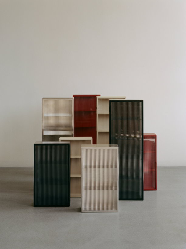 armoire-murale-en-metal-noir-35x100cm-haze-ferm-living-10