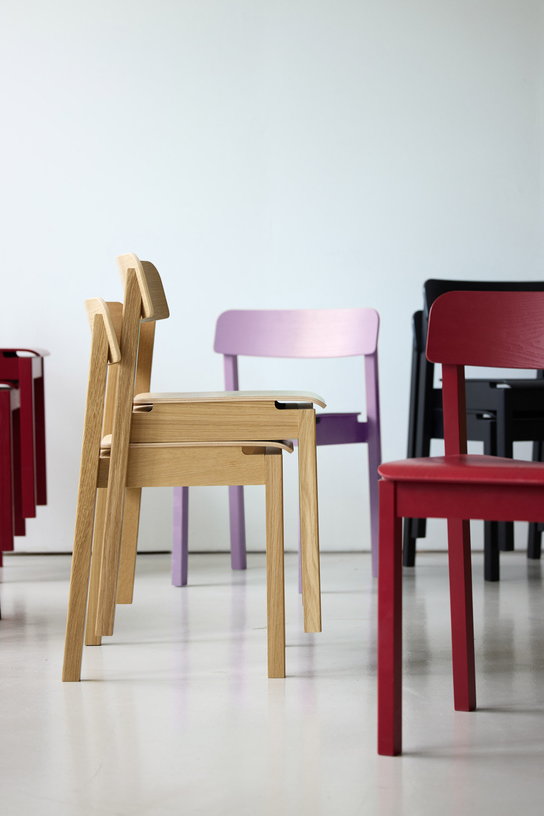 chaise-en-chene-rouge-75x41x45cm-everyday-moebe-8