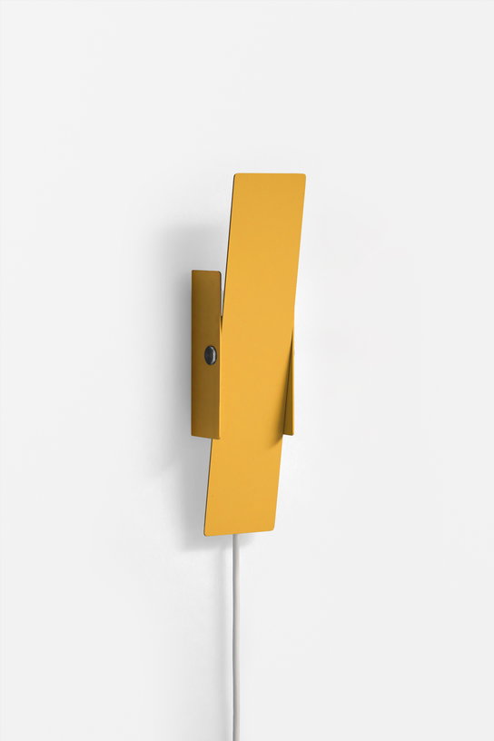applique-murale-en-acier-jaune-8-5x4-8x32cm-moebe-2