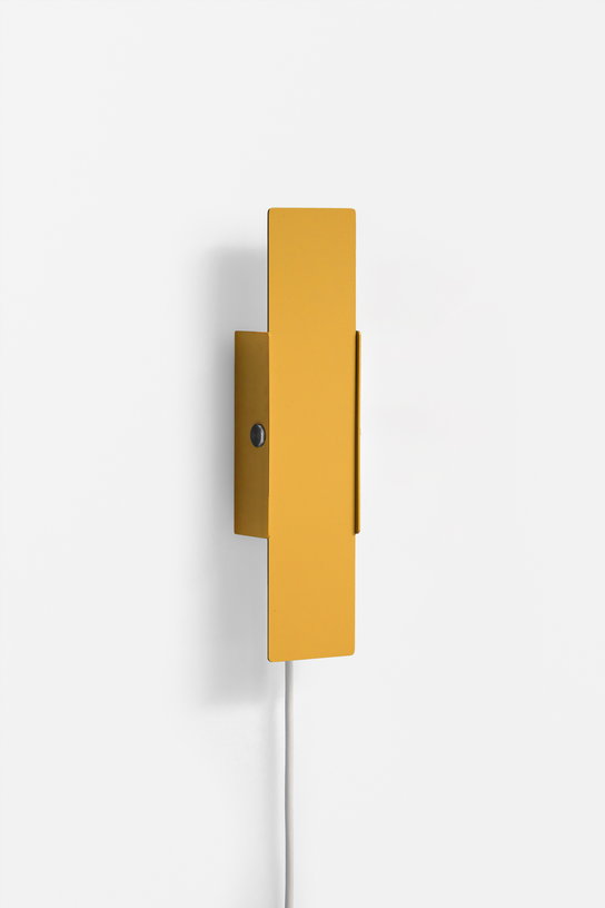 applique-murale-en-acier-jaune-8-5x4-8x32cm-moebe-1
