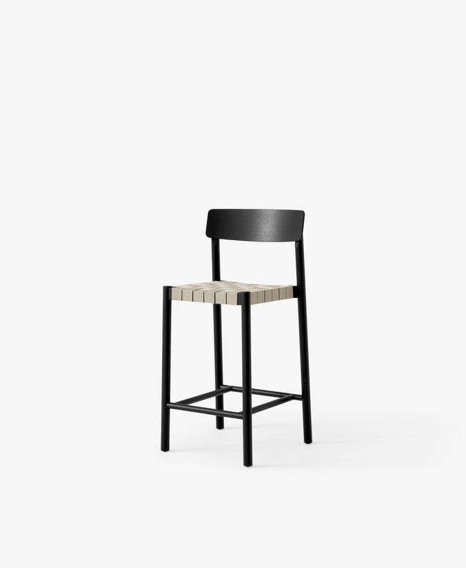 chaise-de-bar-en-bois-noir-et-assise-sanglee-naturelle-47x45x93cm-betty-tradition-1