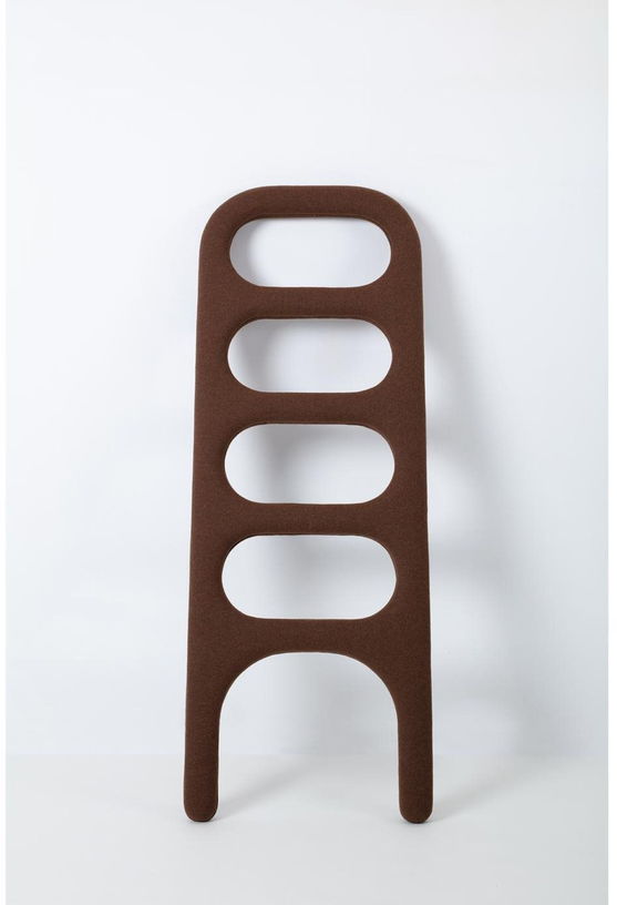 echelle-decorative-en-feutre-de-laine-marron-180x65x7cm-takko-jesper-home-1