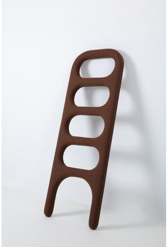 echelle-decorative-en-feutre-de-laine-marron-180x65x7cm-takko-jesper-home-2