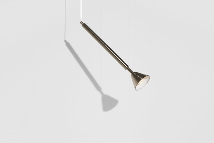 suspension-en-acier-gris-et-verre-21-6x110cm-pyl-petite-friture-4