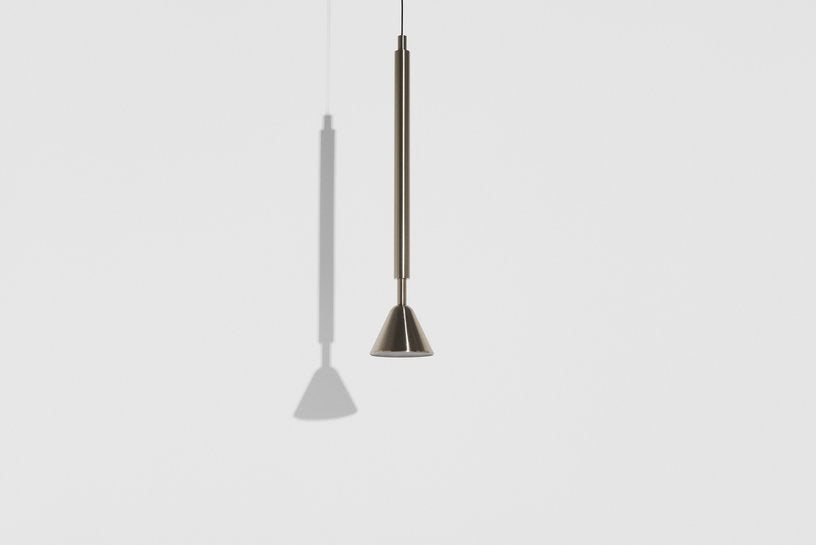 suspension-en-acier-gris-et-verre-21-6x110cm-pyl-petite-friture-5