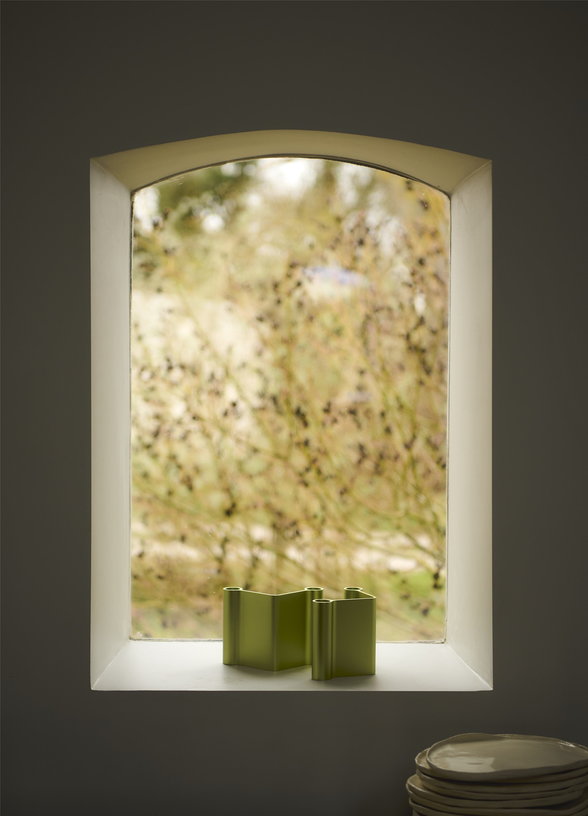 bougeoir-en-aluminum-vert-10x11cm-pair-muuto-6