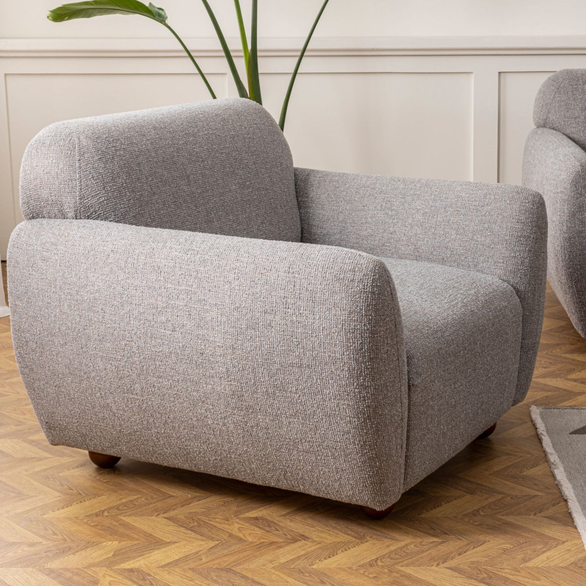 Fauteuil en tissu gris clair avec accoudoirs 90x86cm Eddy - Home Design — 397605.jpg