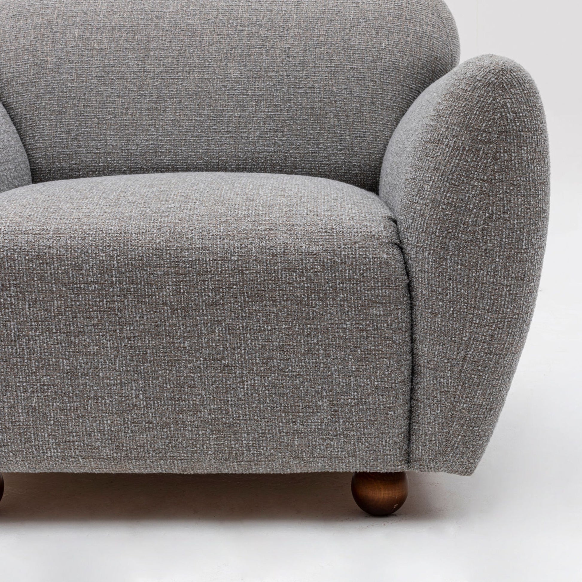 Fauteuil en tissu gris clair avec accoudoirs 90x86cm Eddy - Home Design — 397610.jpg