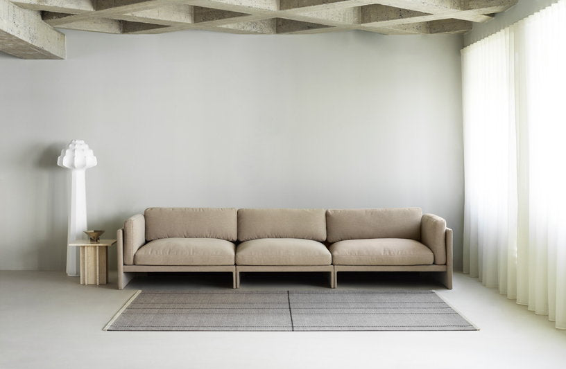 tapis-rectangulaire-tisse-a-la-main-en-laine-gris-240x170cm-seam-normann-copenhagen-2