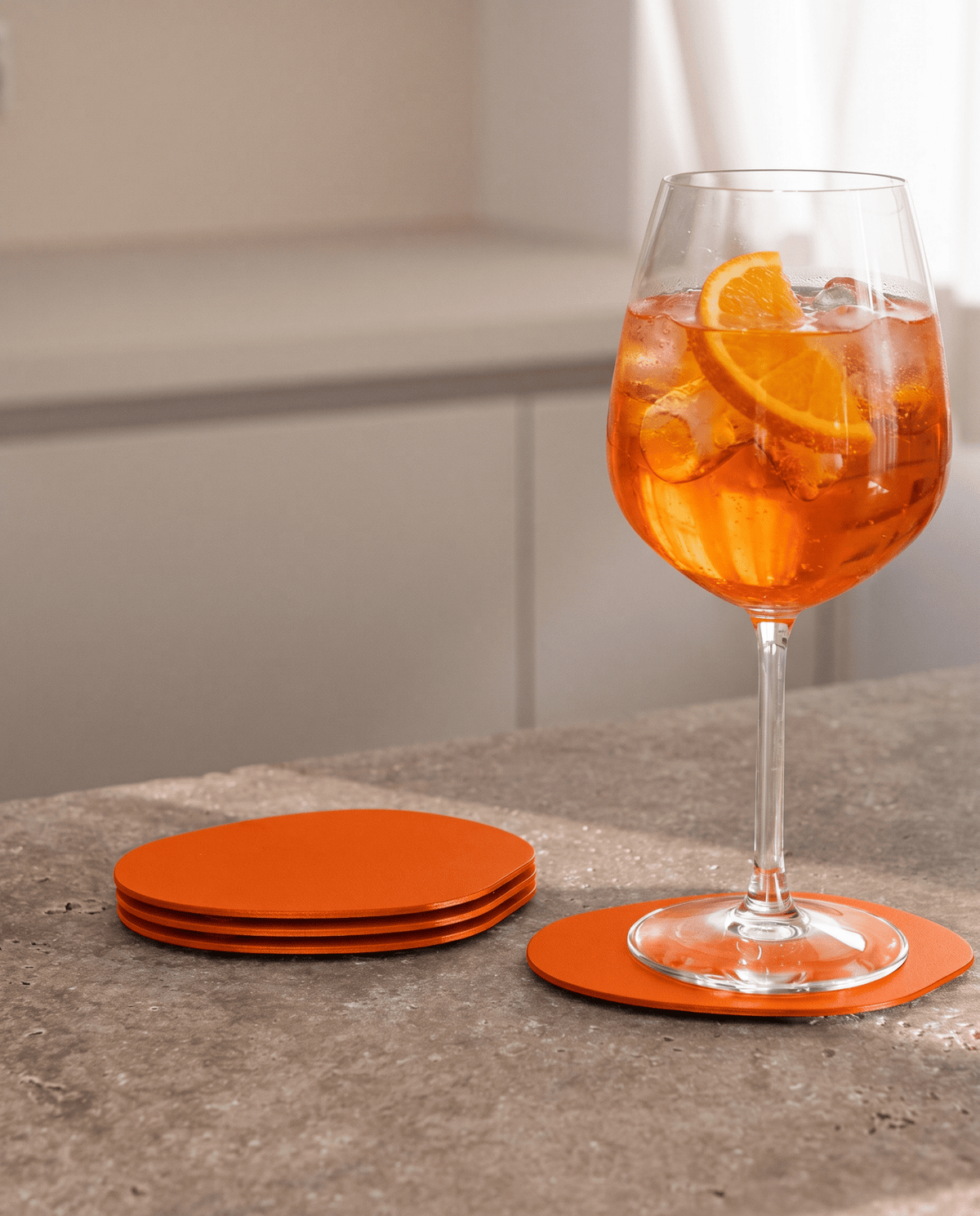 4 sous verres organiques en acier orange sprizz 10x2cm Kiva - Metallbude - The Cool Republic