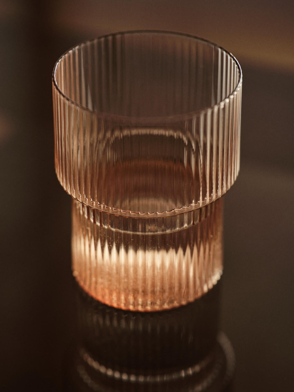 4 Verres à eau en verre soufflé recyclé rose Ripple - Ferm Living - The Cool Republic