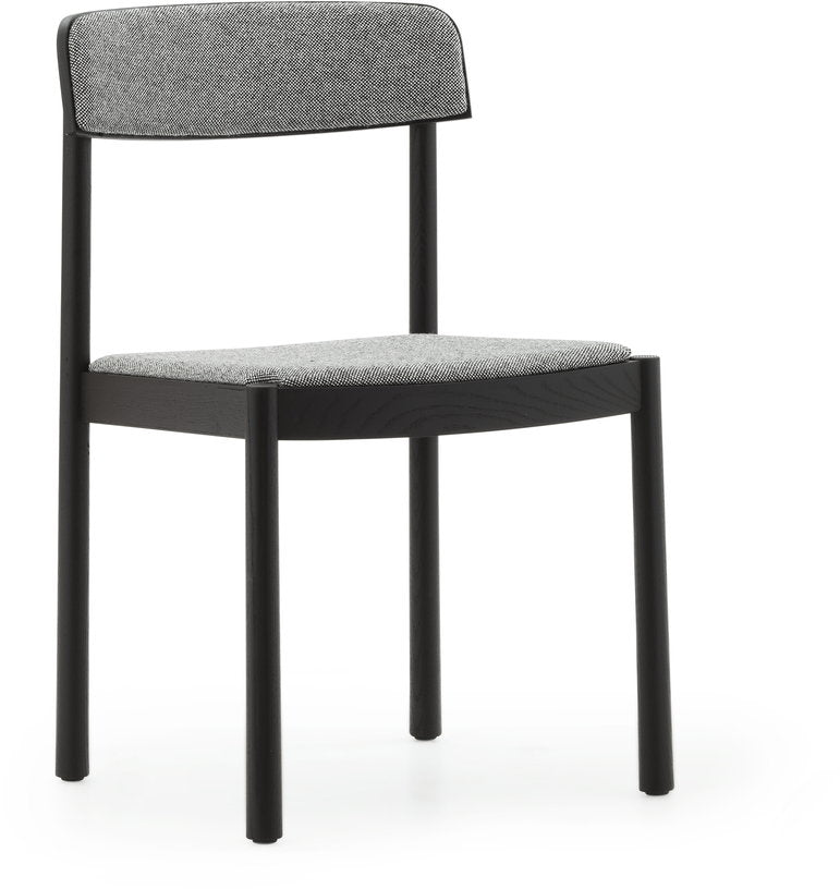 chaise-en-bois-de-frene-noir-et-tissu-gris-hallingdal-166-timb-normann-copenhagen-2