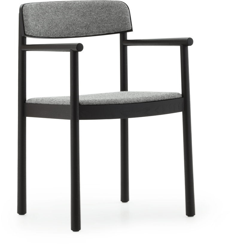 chaise-avec-accoudoirs-en-bois-de-frene-noir-et-tissu-gris-hallingdal-166-timb-normann-copenhagen-2