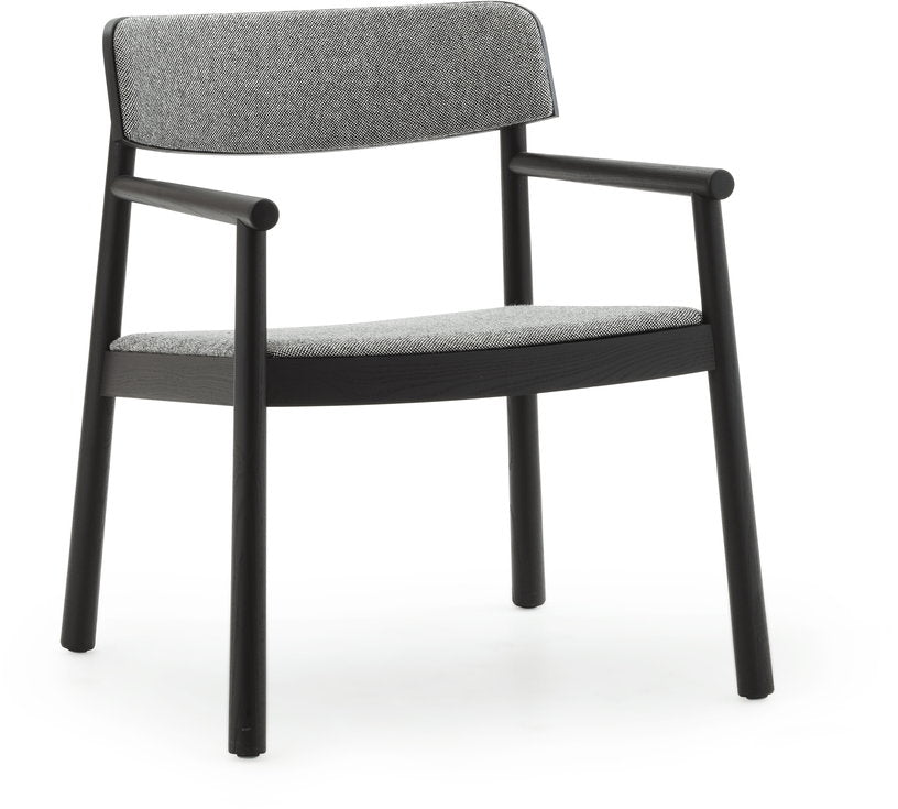 fauteuil-en-bois-de-frene-noir-et-tissu-gris-hallindal-166-timb-normann-copenhagen-2