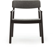 fauteuil-en-bois-de-frene-marron-et-tissu-marron-hallindal-368-timb-normann-copenhagen-1