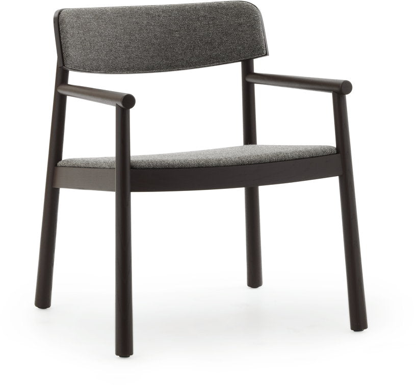 fauteuil-en-bois-de-frene-marron-et-tissu-marron-hallindal-368-timb-normann-copenhagen-2