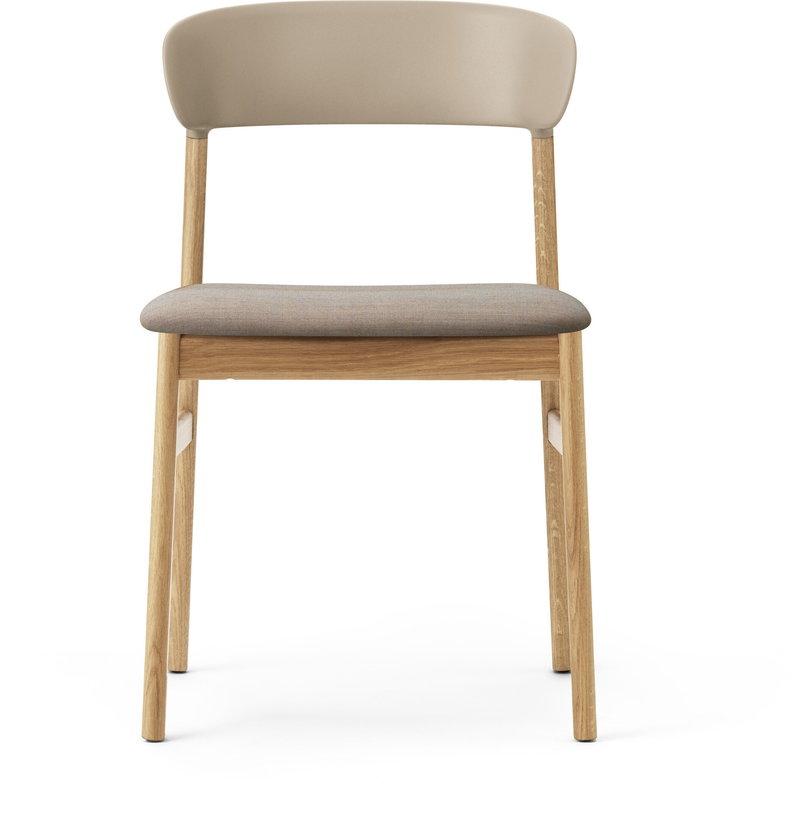 chaise-en-tissu-beige-remix-242-et-chene-herit-normann-copenhagen-1