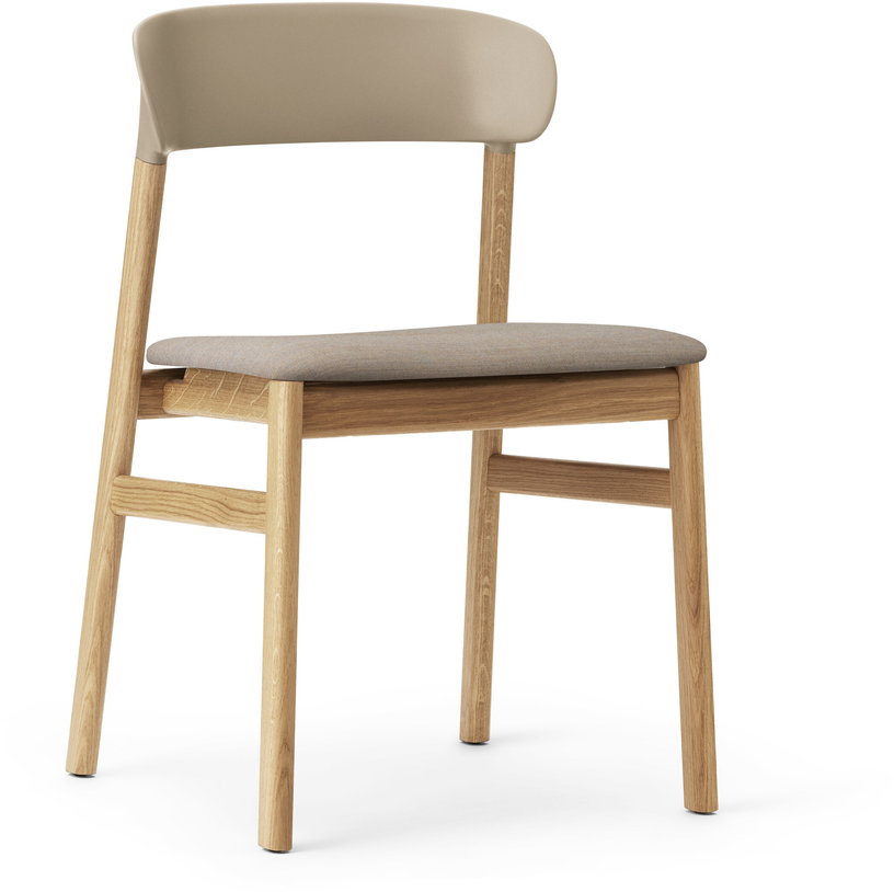 chaise-en-tissu-beige-remix-242-et-chene-herit-normann-copenhagen-2