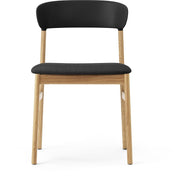 chaise-en-tissu-noir-remix-173-et-chene-herit-normann-copenhagen-1