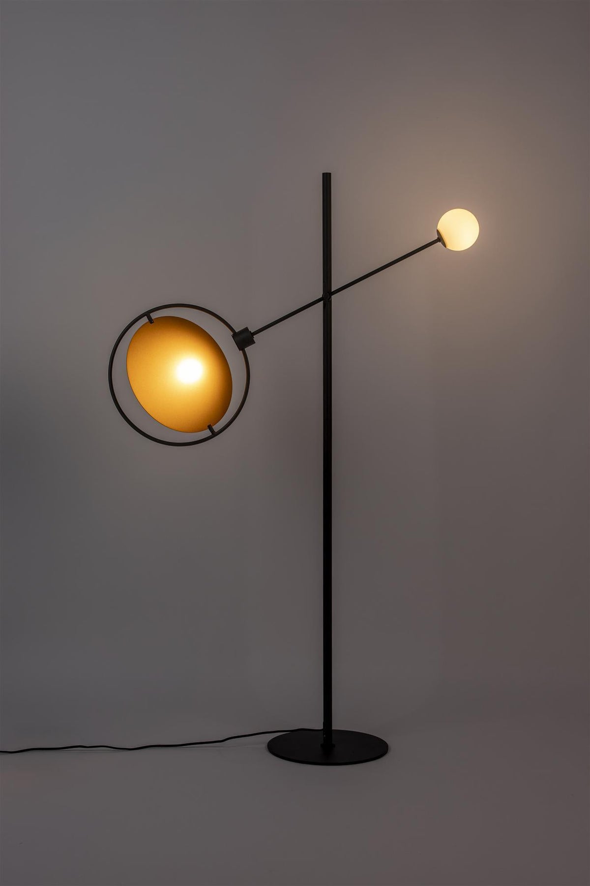 Lampadaire en fer noir 30x97x141cm Sirius - Zuiver — 402747.jpg