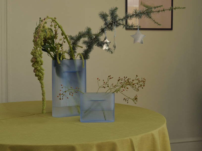 vase-en-verre-souffle-bleu-16-5cm-ridge-muuto-6