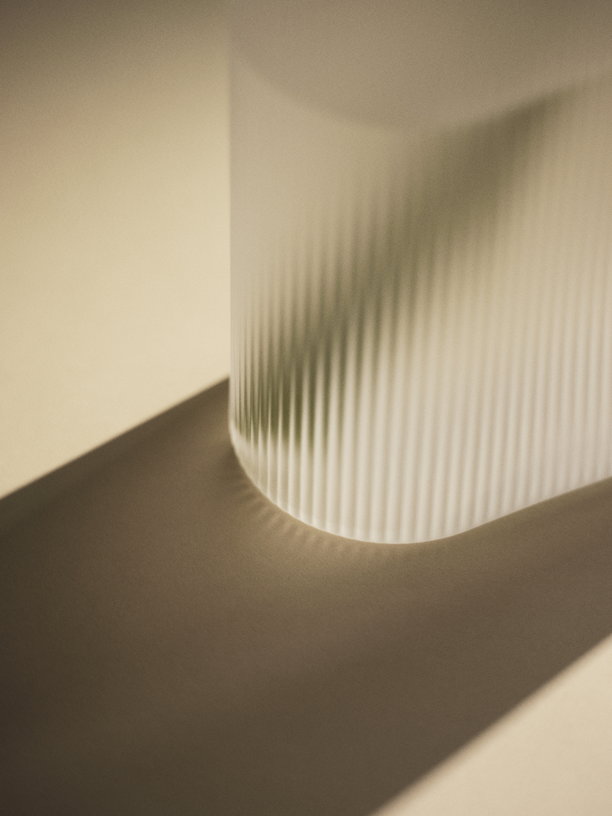vase-en-verre-souffle-blanc-48-5cm-ridge-muuto-3