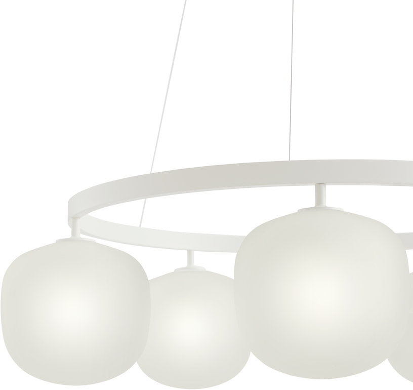 lustre-en-aluminium-blanc-et-verre-souffle-rime-muuto-1