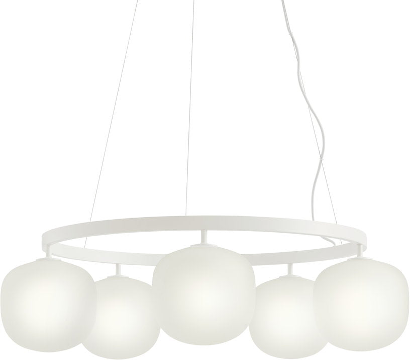 lustre-en-aluminium-blanc-et-verre-souffle-rime-muuto-2