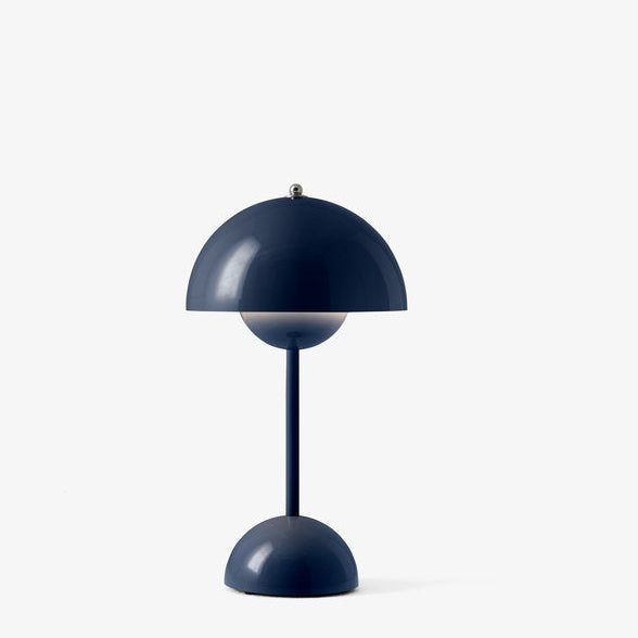 lampe-a-poser-sans-fil-bleu-acier-flowerpot-vp9-tradition-1