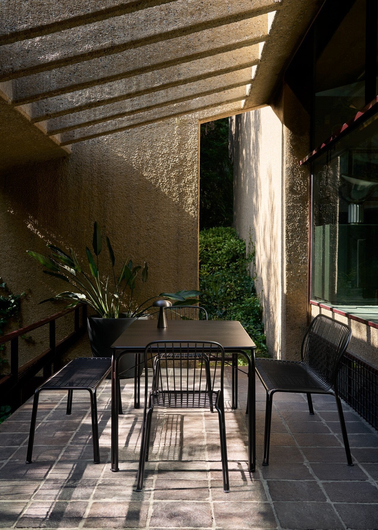 Table rectangulaire de jardin en acier noir chaud 160x90cm Thorvald SC113 - &tradition — 403560.jpg