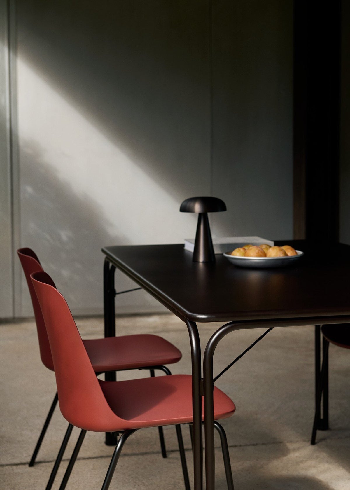 Table rectangulaire de jardin en acier noir chaud 160x90cm Thorvald SC113 - &tradition — 403591.jpg