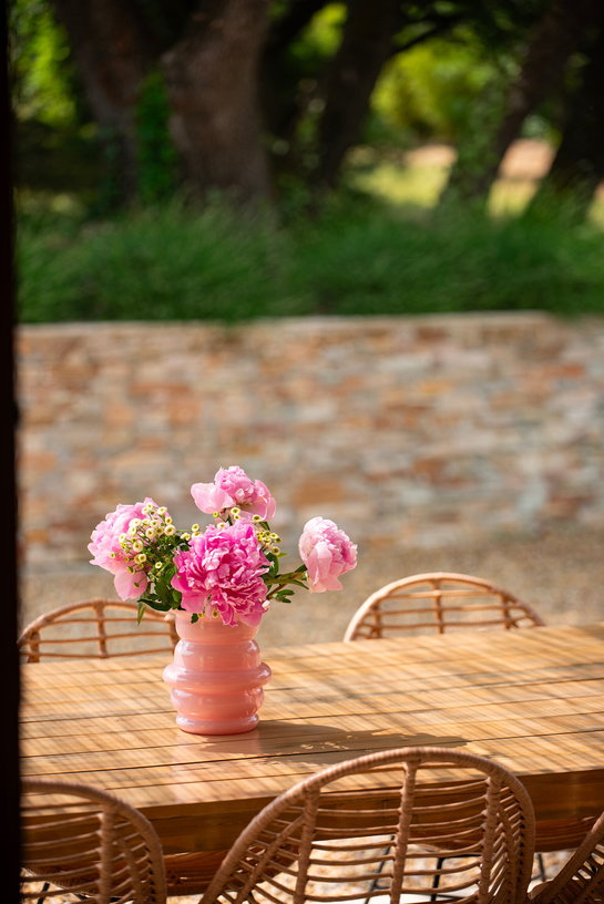 vase-en-verre-souffle-rose-17x20cm-dome-cosin-paris-3