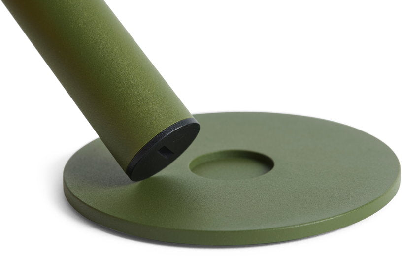 lampe-portable-en-metal-vert-olive-220cm-host-hay-4