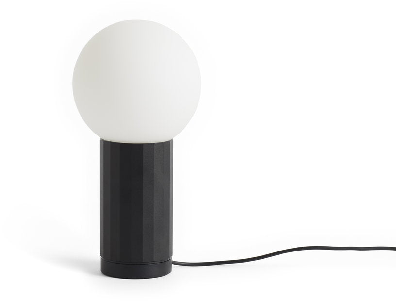 lampe-en-aluminium-noir-turn-on-hay-4