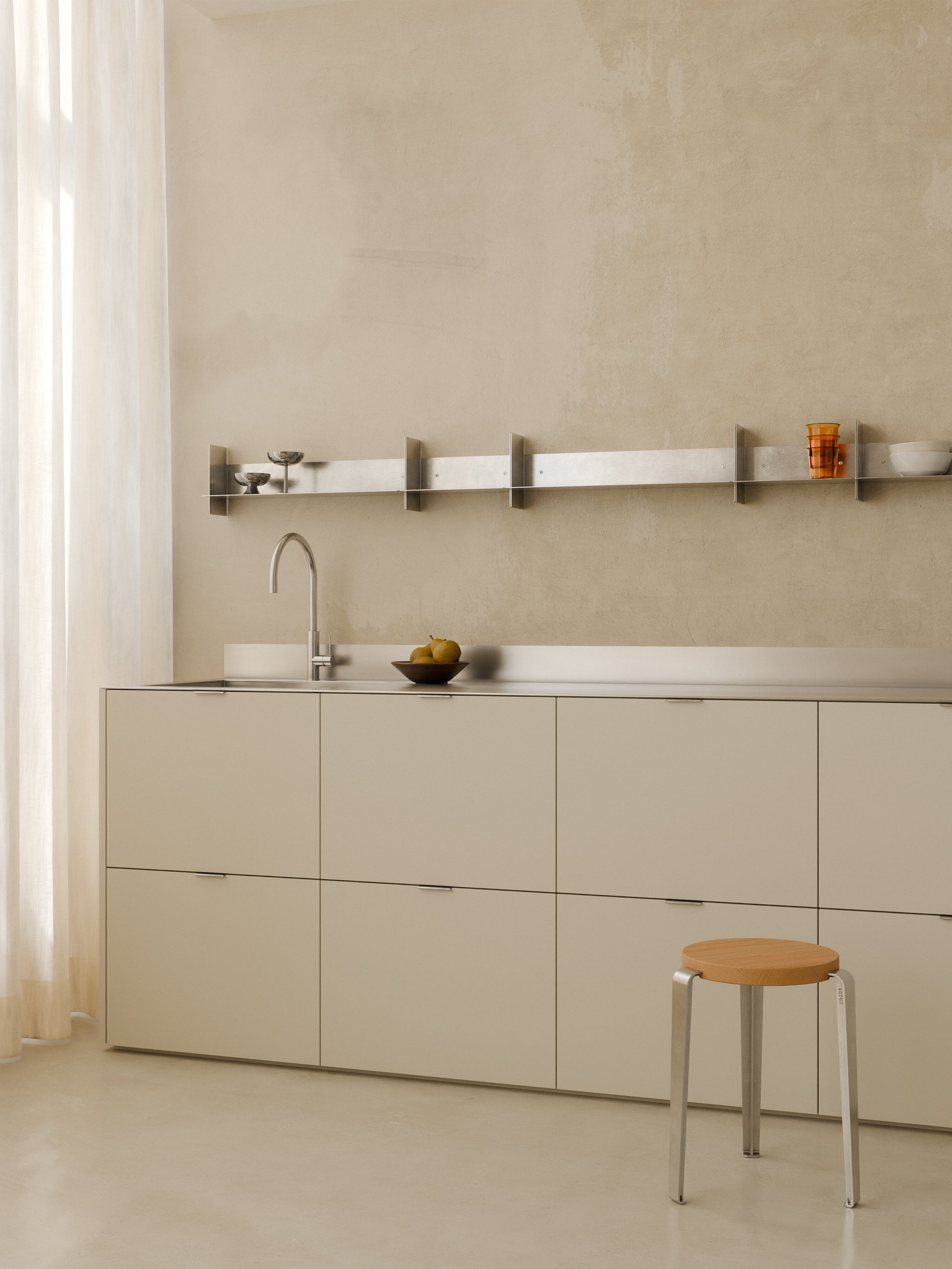 Tabouret en chêne et inox 45cm Lou - TIPTOE — 404570.jpg
