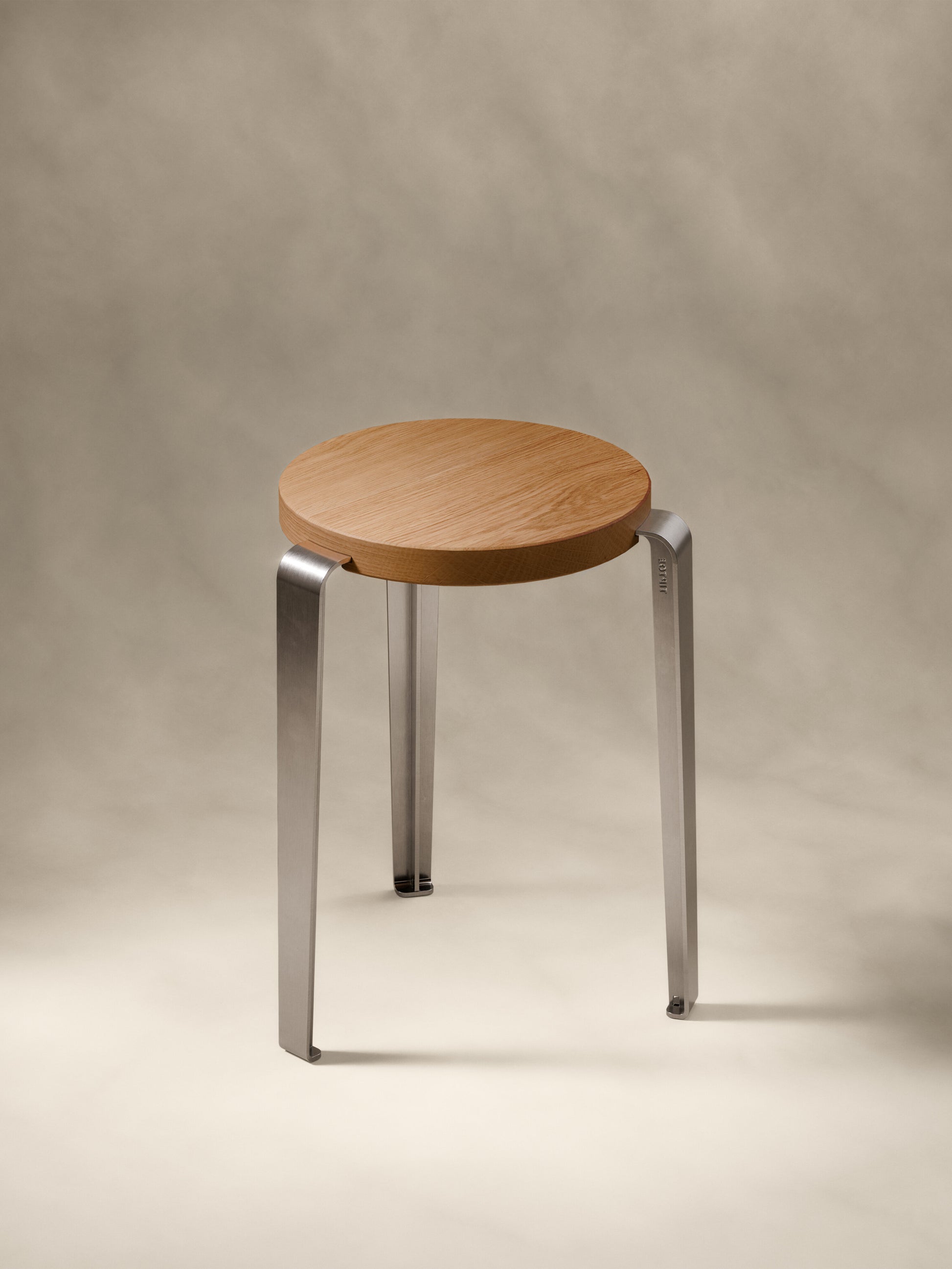Tabouret en chêne et inox 45cm Lou - TIPTOE — 404585.jpg