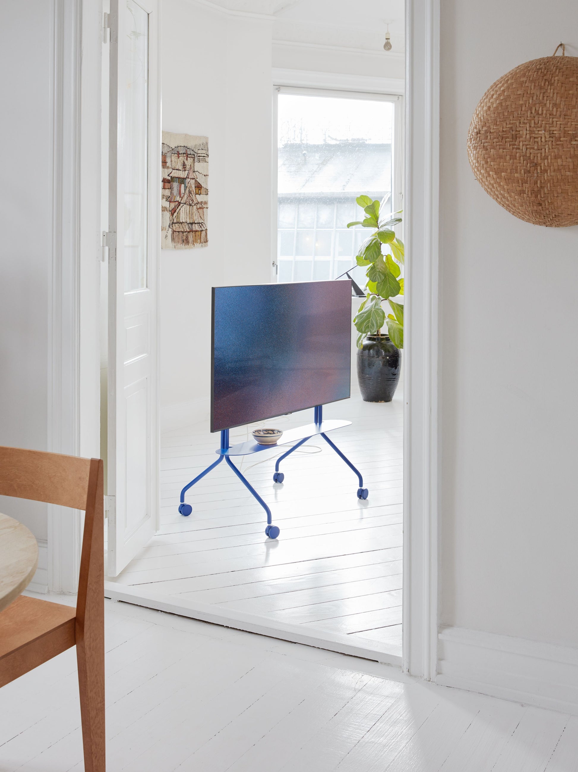 Support pour tv en métal bleu marine 107x78x54 cm Moon Rollin' - Pedestal — 405501.jpg