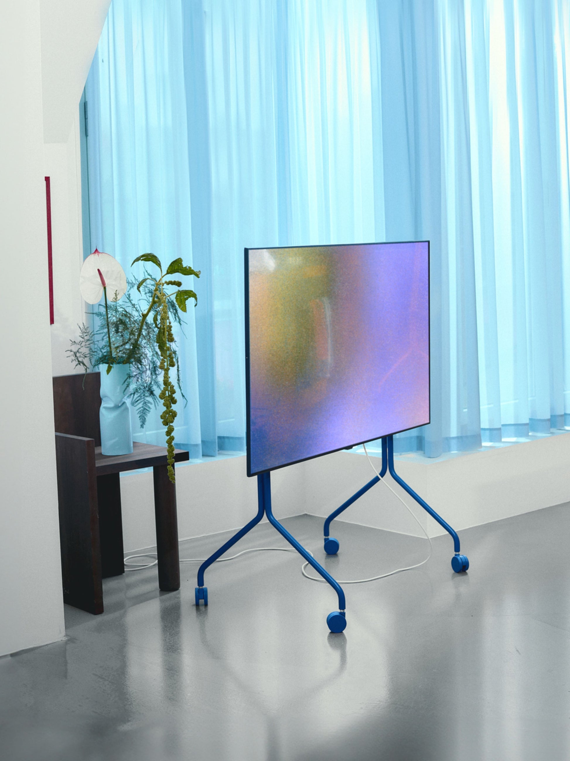 Support pour tv en métal bleu marine 107x78x54 cm Moon Rollin' - Pedestal — 405505.jpg