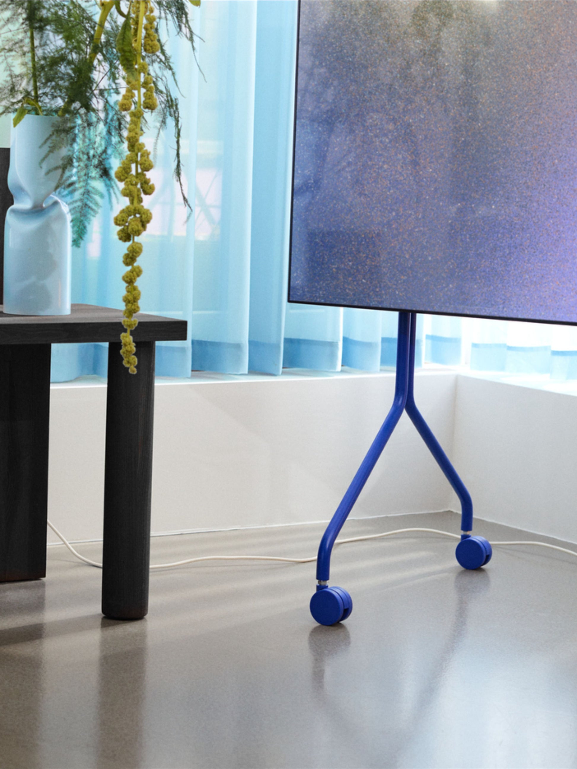 Support pour tv en métal bleu marine 107x78x54 cm Moon Rollin' - Pedestal — 405506.jpg