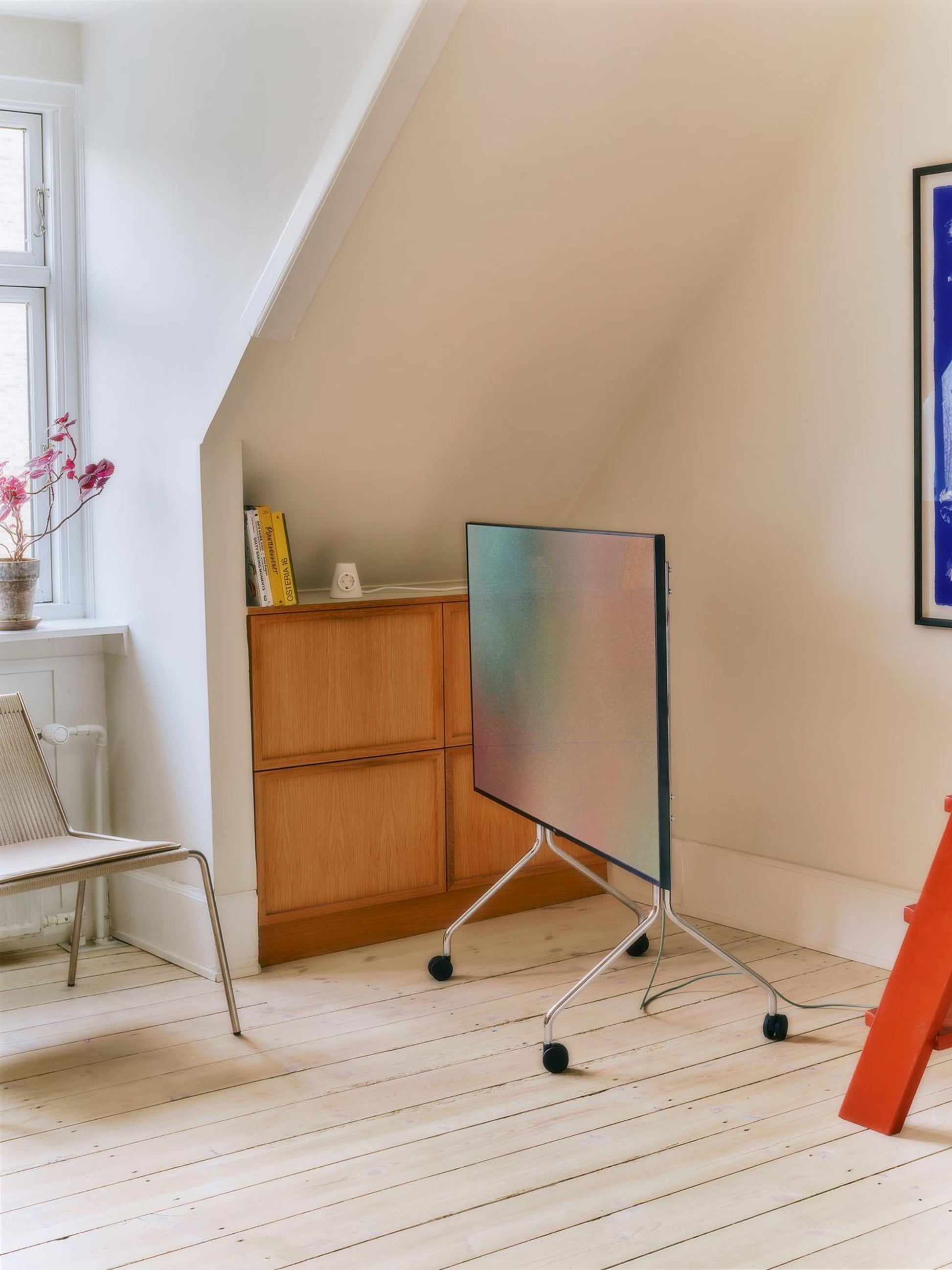 Support pour tv en métal chromé 107x78x54 cm Moon Rollin' - Pedestal — 405528.jpg
