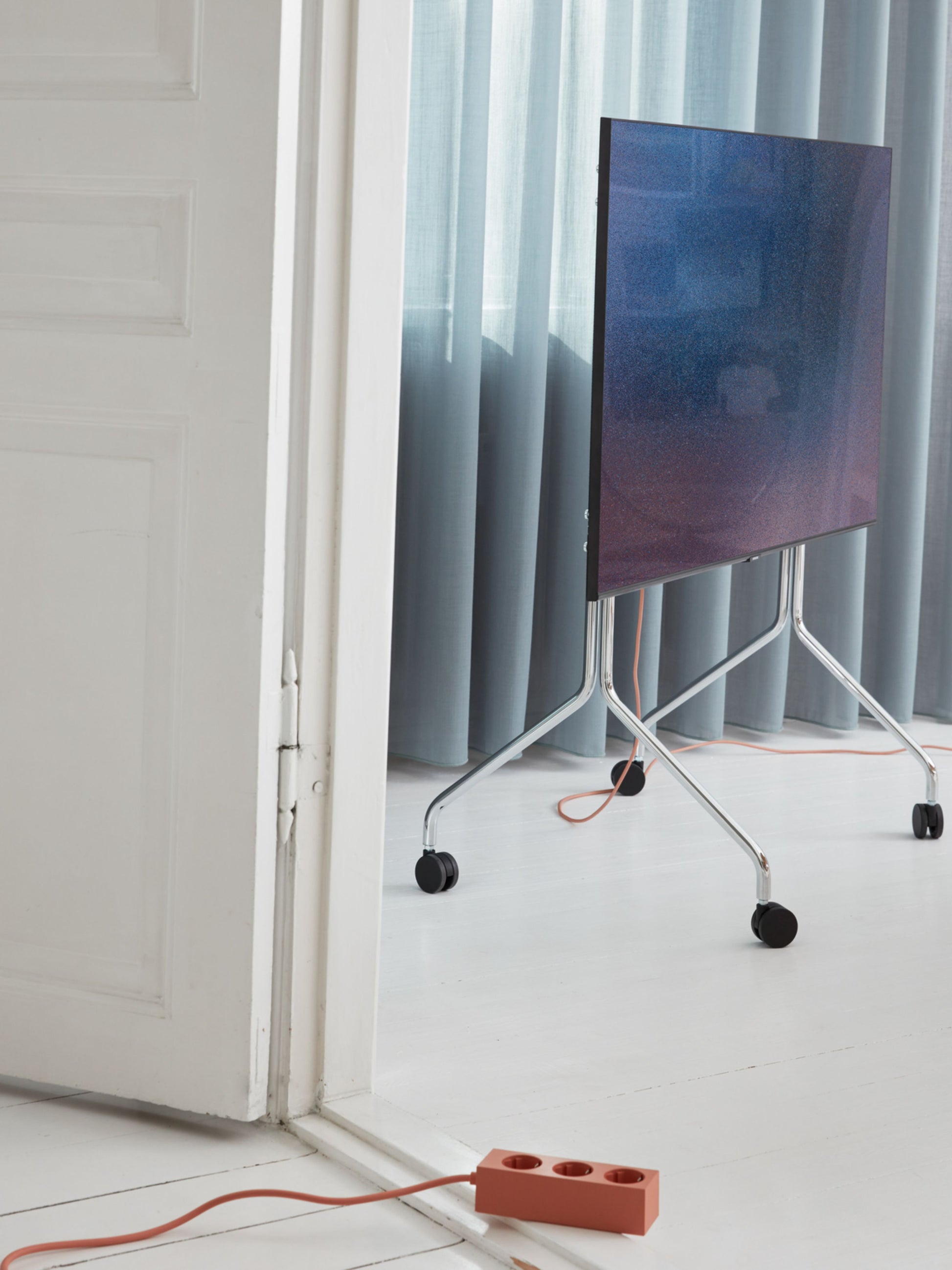 Support pour tv en métal chromé 107x78x54 cm Moon Rollin' - Pedestal — 405534.jpg