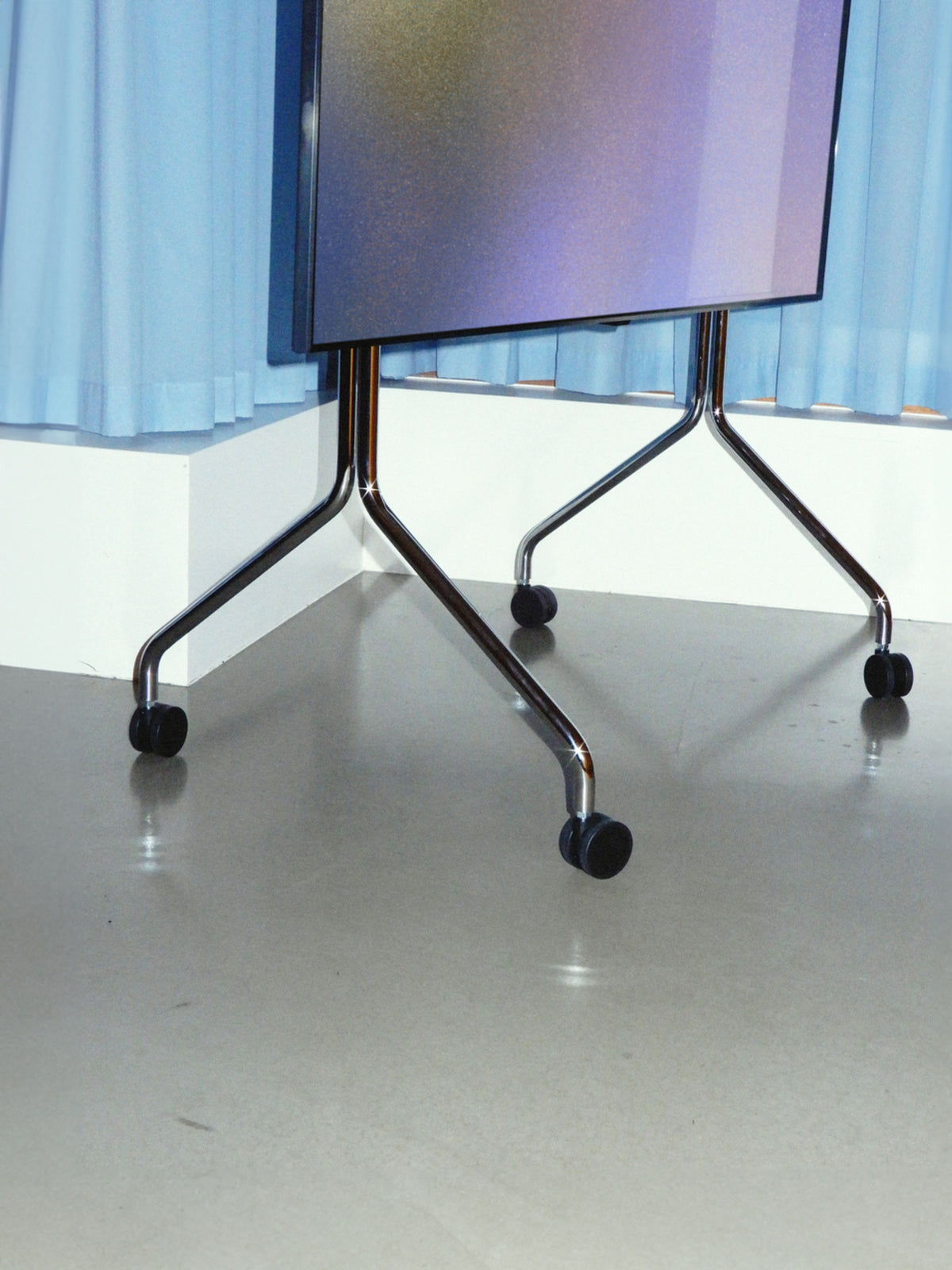 Support pour tv en métal chromé 107x78x54 cm Moon Rollin' - Pedestal — 405539.jpg